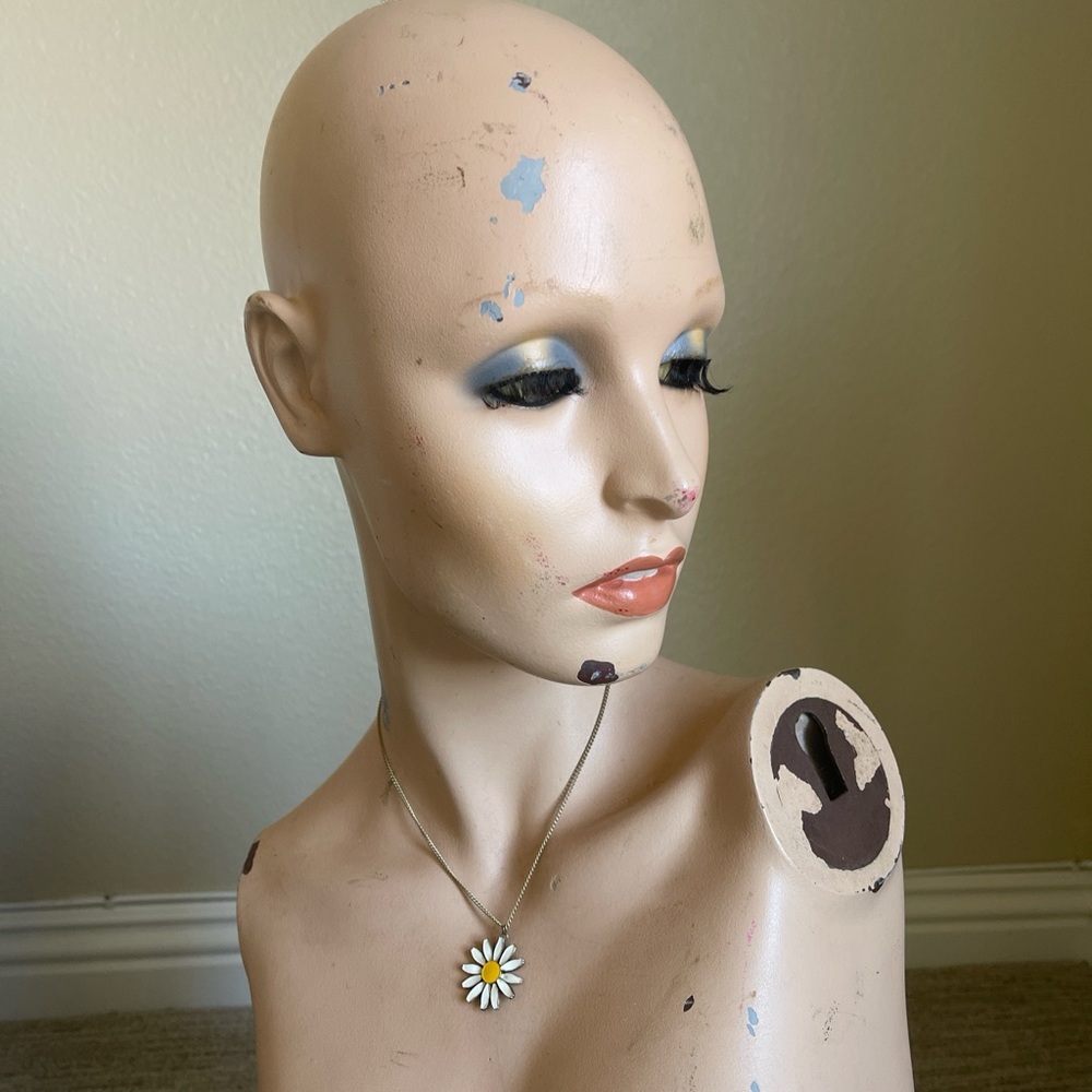 1970’s Daisy Pendant Necklace